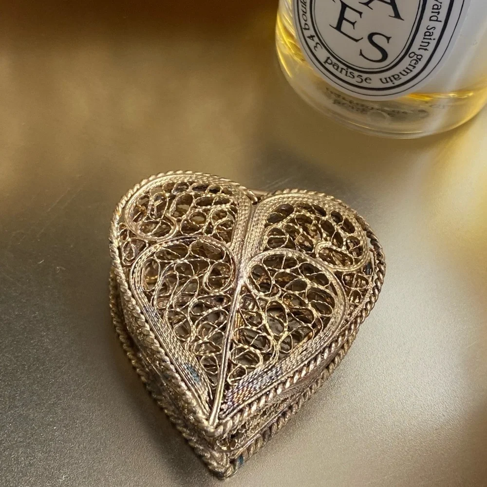 𝅺antique Signed CU Gold Gilt Filigree 1.5” mini heart proposal box